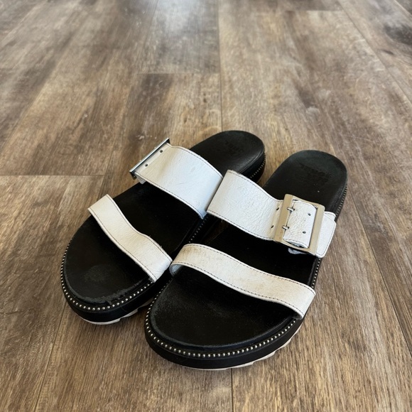 Sorel Roaming NL3594-125 White Leather Buckle Slip On Slide Sandals - Picture 9 of 10